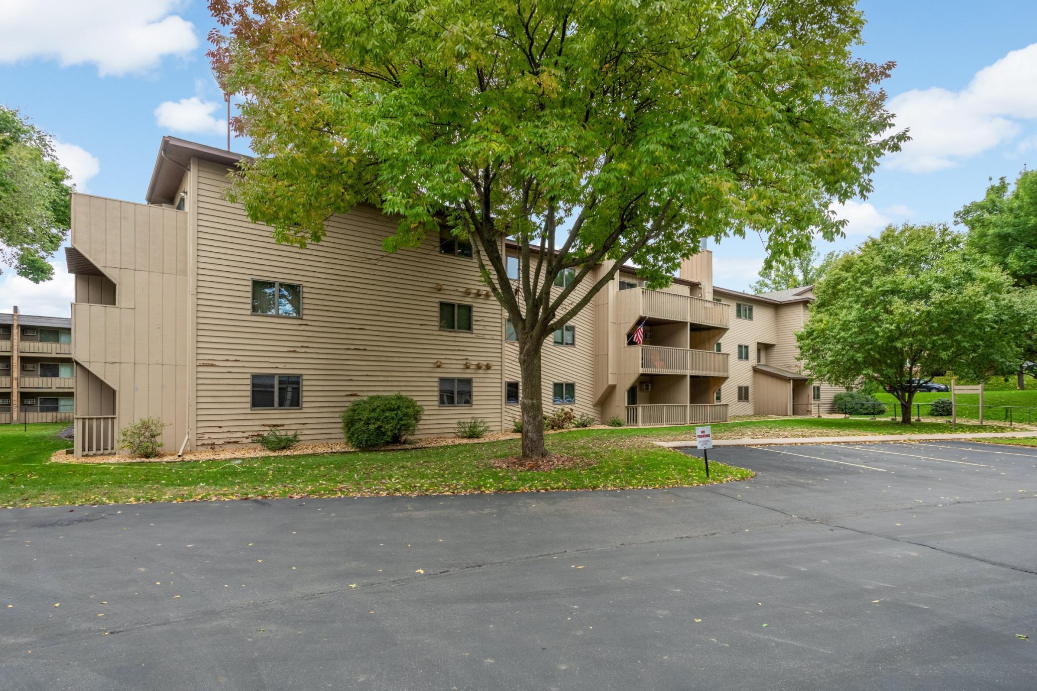 Welcome home to comfortable, move-in ready Hastings condo!