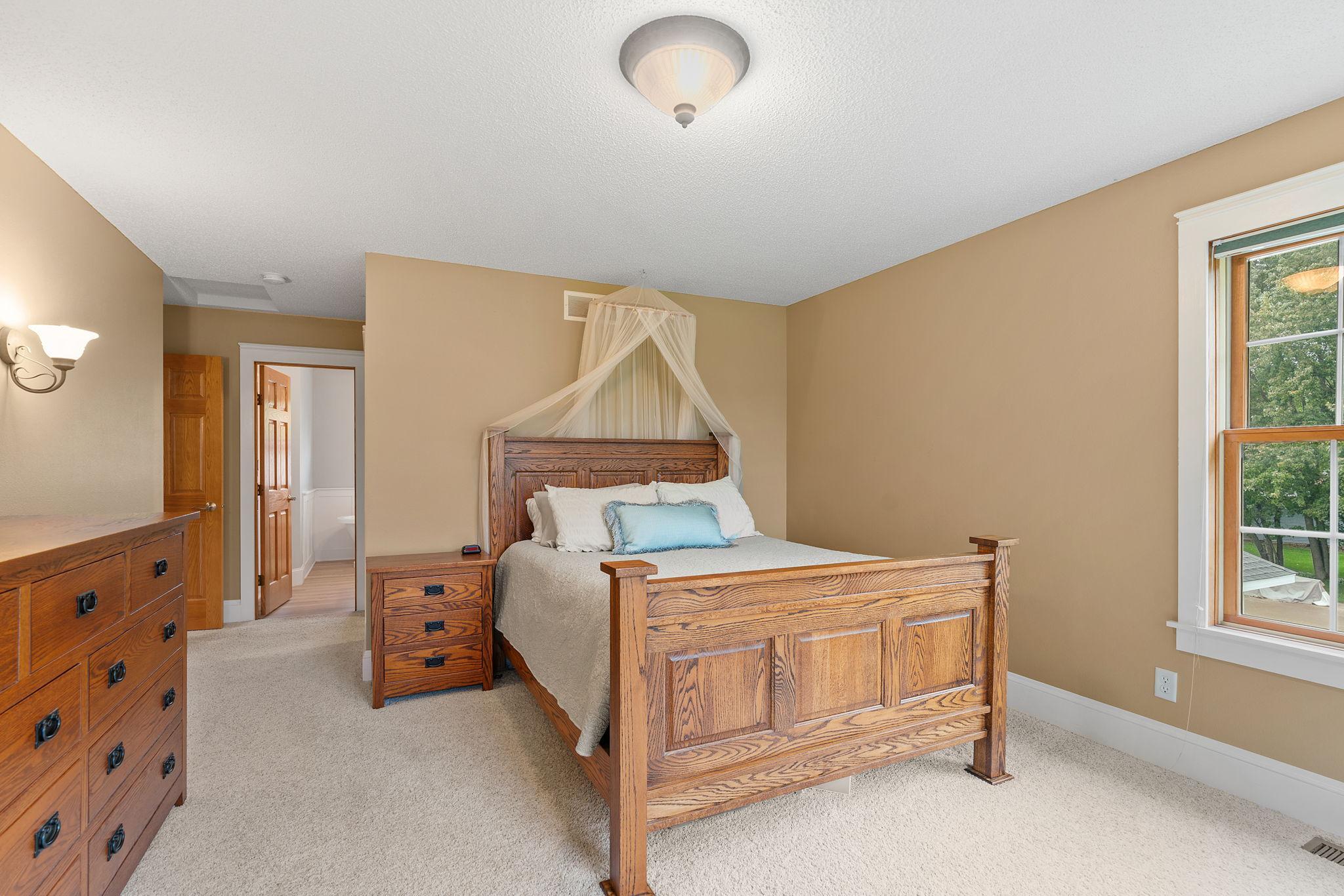 62-web-or-mls-16850 172nd St SE-62.jpg