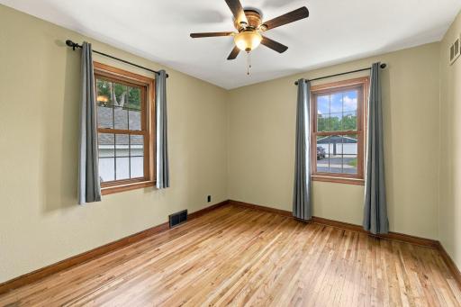 326 5th Avenue NE, Cambridge, MN 55008