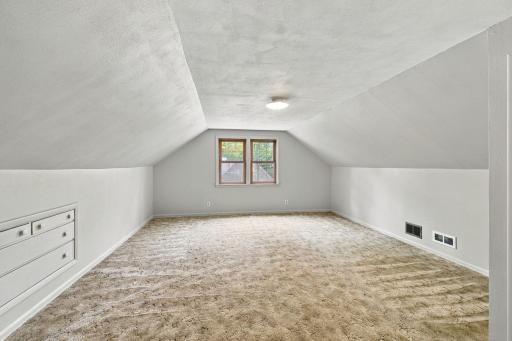 326 5th Avenue NE, Cambridge, MN 55008