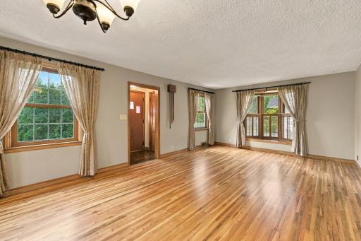 326 5th Avenue NE, Cambridge, MN 55008