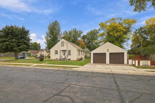 326 5th Avenue NE, Cambridge, MN 55008