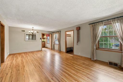 326 5th Avenue NE, Cambridge, MN 55008