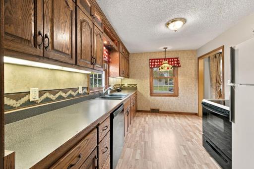 326 5th Avenue NE, Cambridge, MN 55008