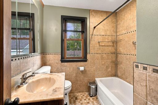 326 5th Avenue NE, Cambridge, MN 55008