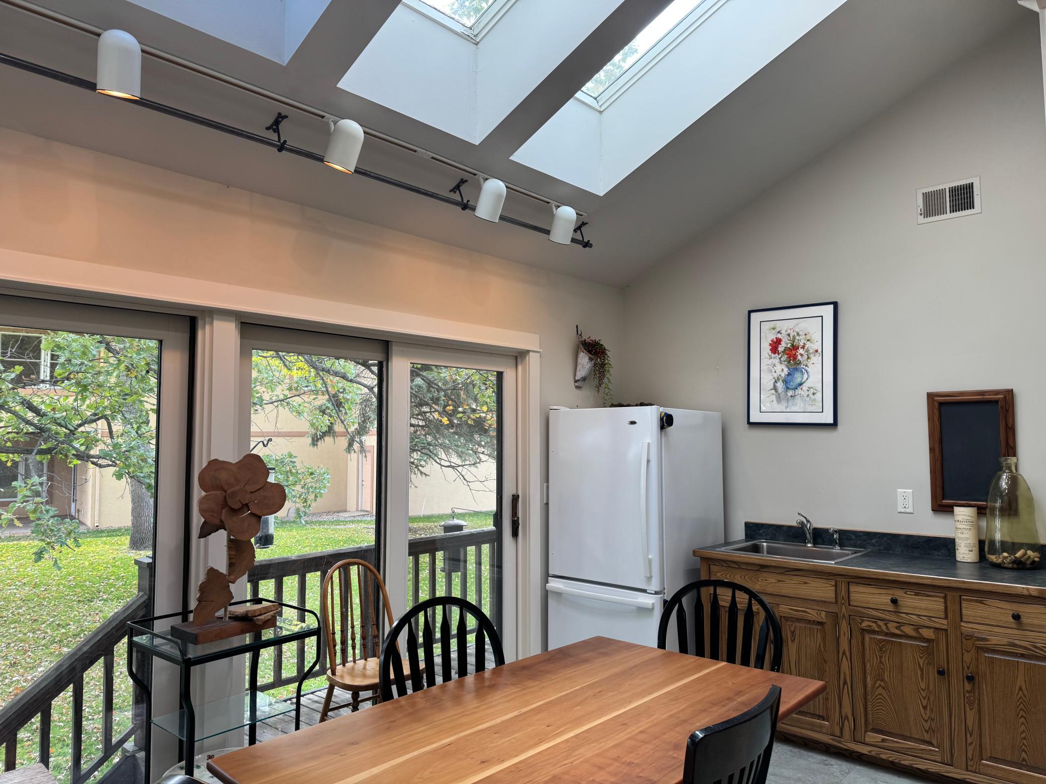 Sunroom wet bar