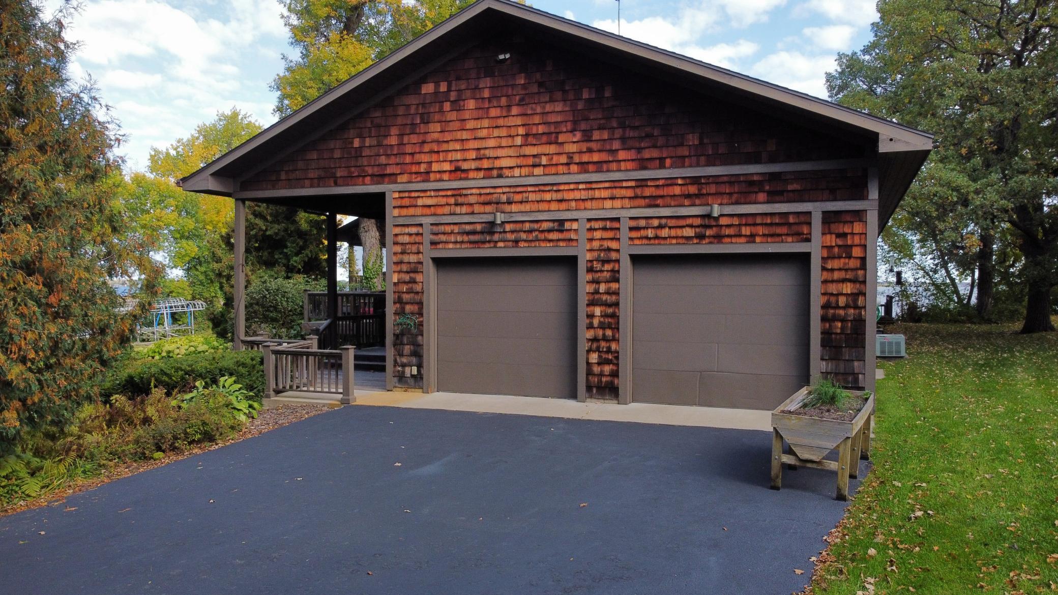 Garage & Entrancy