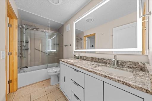 2226 Saint Johns Circle, Woodbury, MN 55129