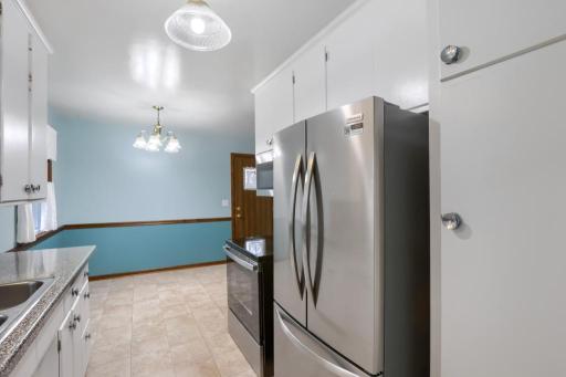Original Cupboards but NEW Appliances (2025).