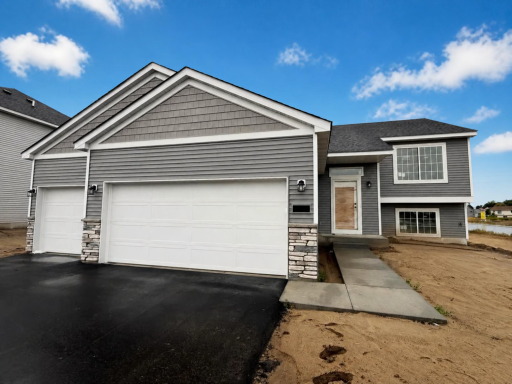 1923 Pierce Street S, Cambridge, MN 55008