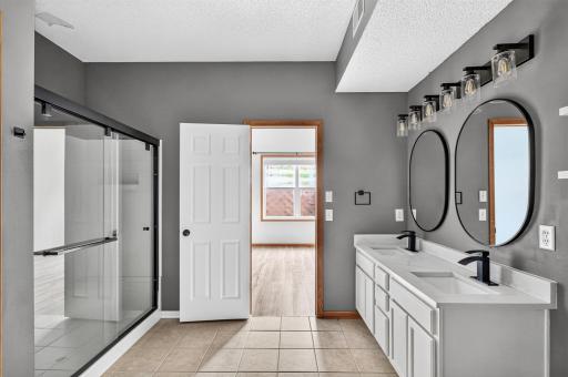 4527 Bloomberg Lane, Inver Grove Heights, MN 55076