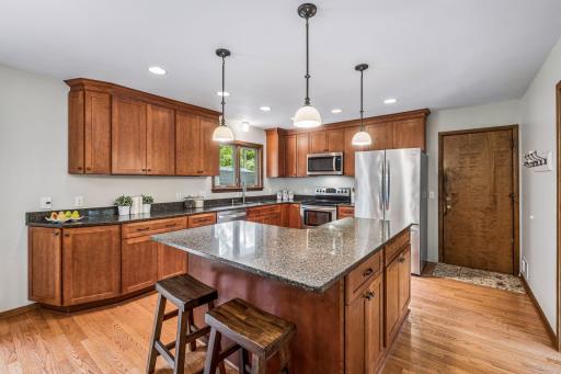 10800 Oak Knoll Terrace N, Minnetonka, MN 55305