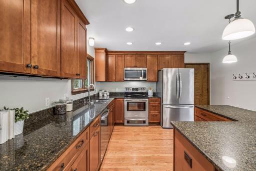 10800 Oak Knoll Terrace N, Minnetonka, MN 55305