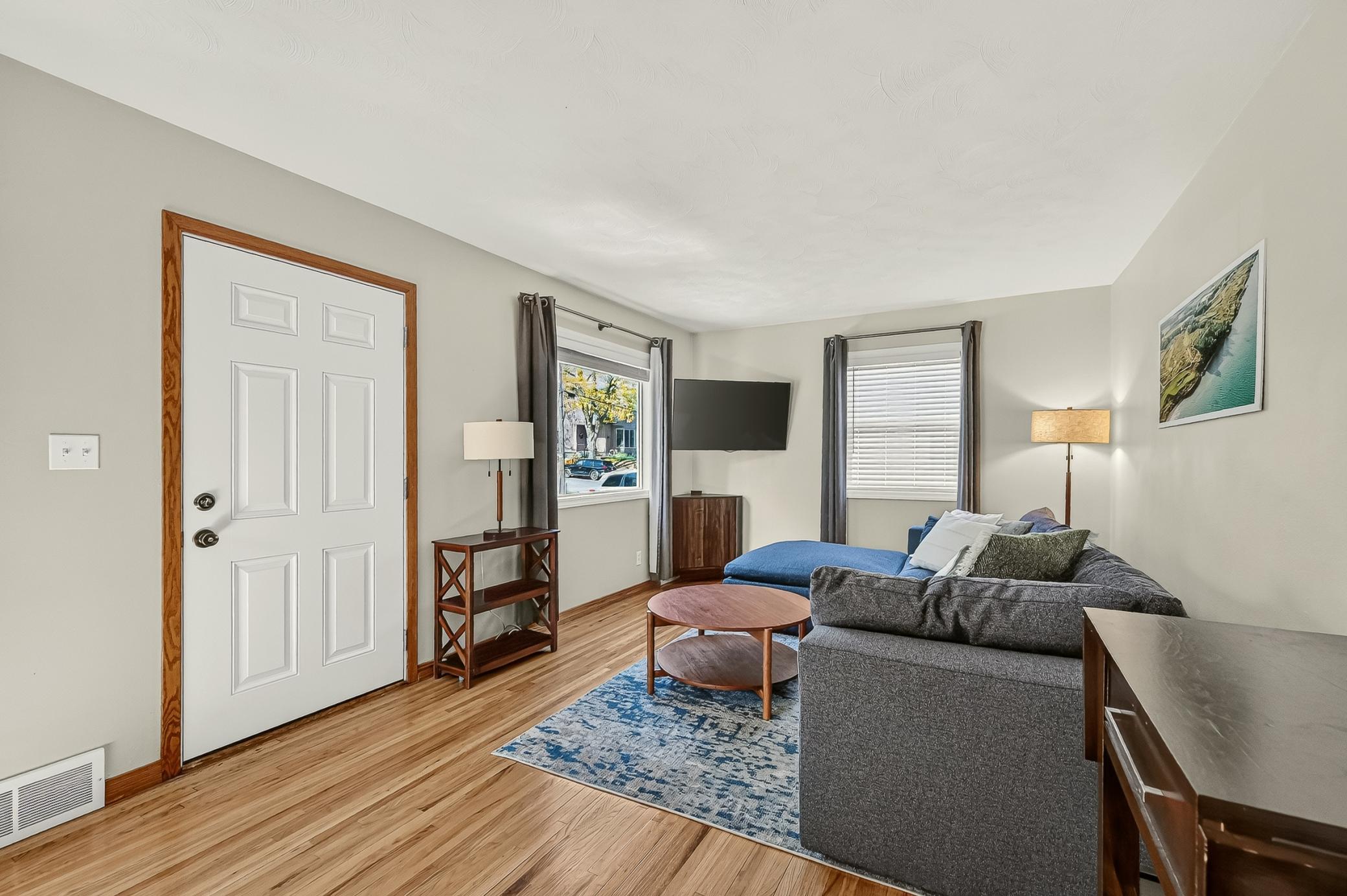 1112 5th Ave NW
