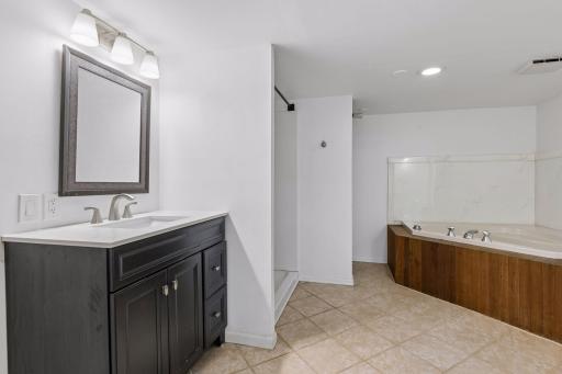 1020 Orkla Drive, Golden Valley, MN 55427