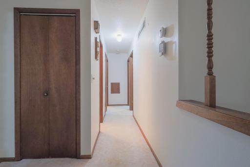 Pic 19a Hallway.jpg