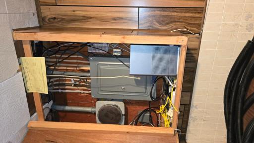Pic 41 Elec Panel.jpg