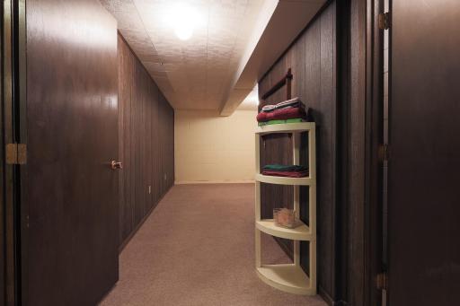 Pic 35 Hallway.jpg
