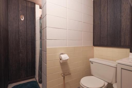 Pic 38 Bathroom.jpg