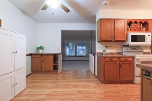 Pic 17 Dining room.jpg
