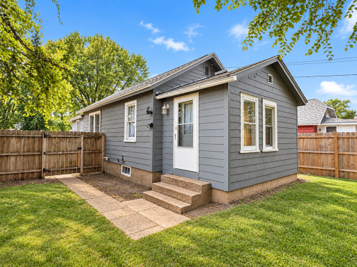 34 Lenox Street, Winona, MN 55987