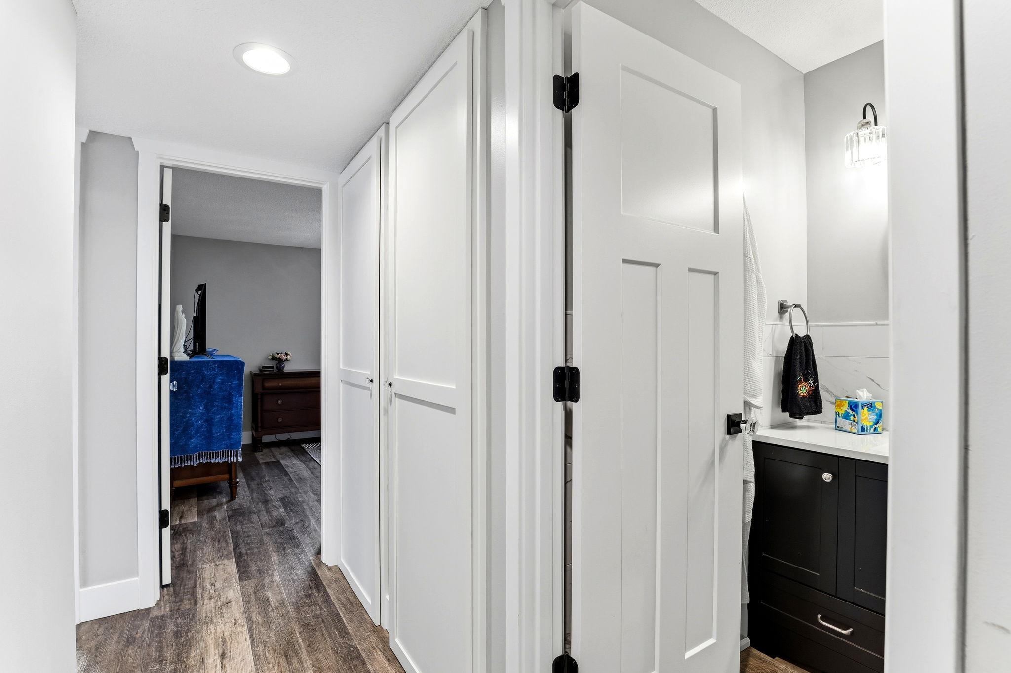 31-web-or-mls-887-8th-Ave-SE-unit-d-31.jpg