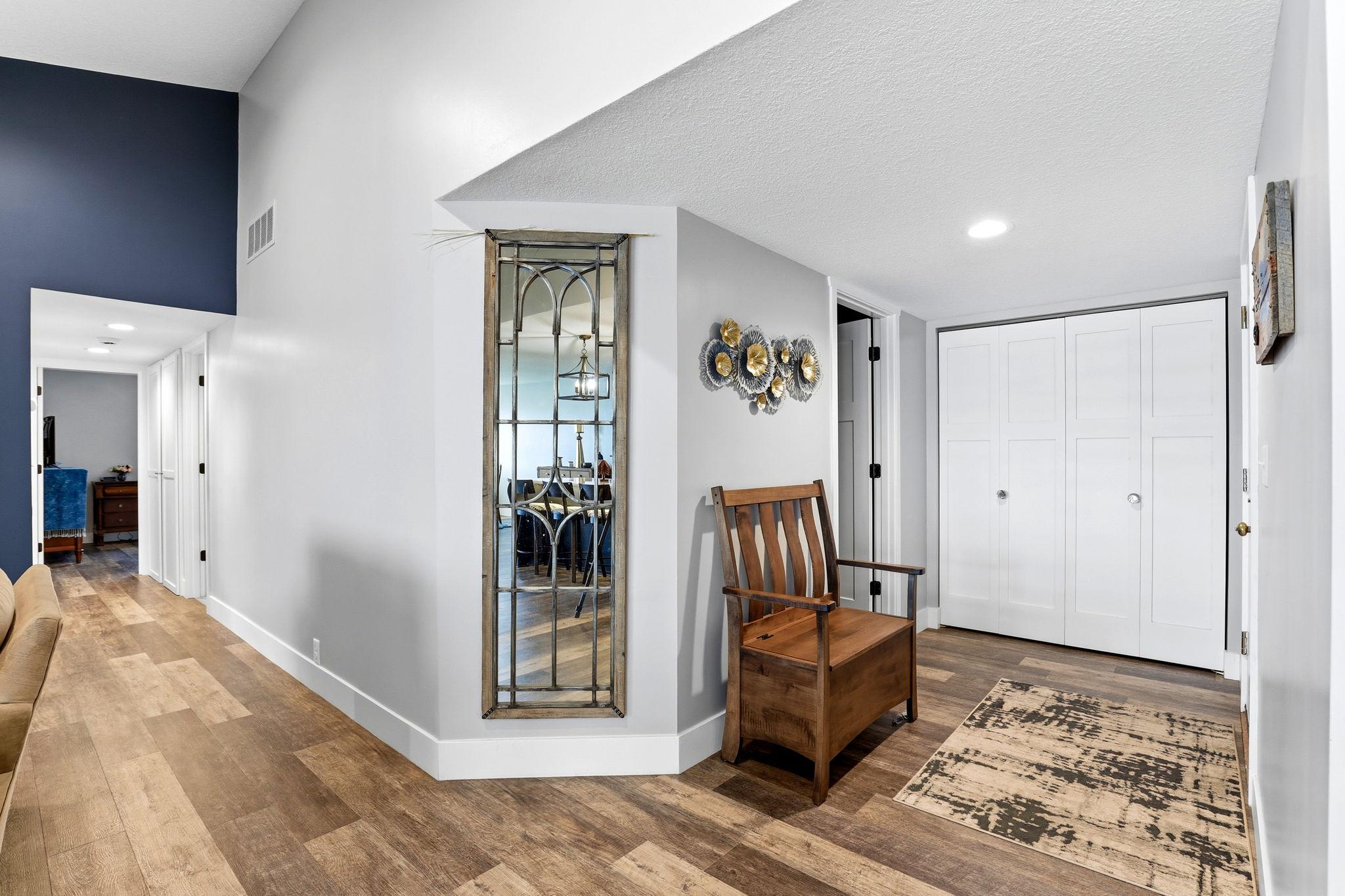 3-web-or-mls-887-8th-Ave-SE-unit-d-03.jpg