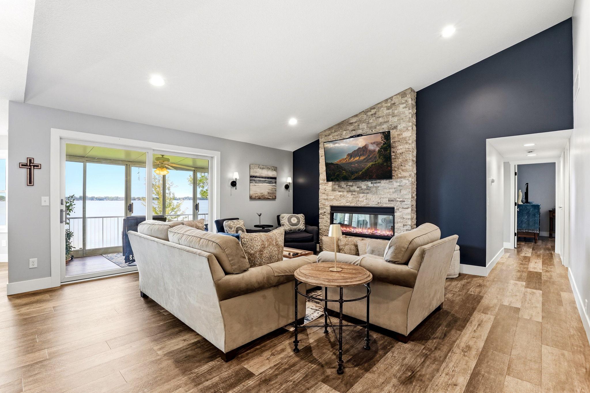 4-web-or-mls-887-8th-Ave-SE-unit-d-04.jpg