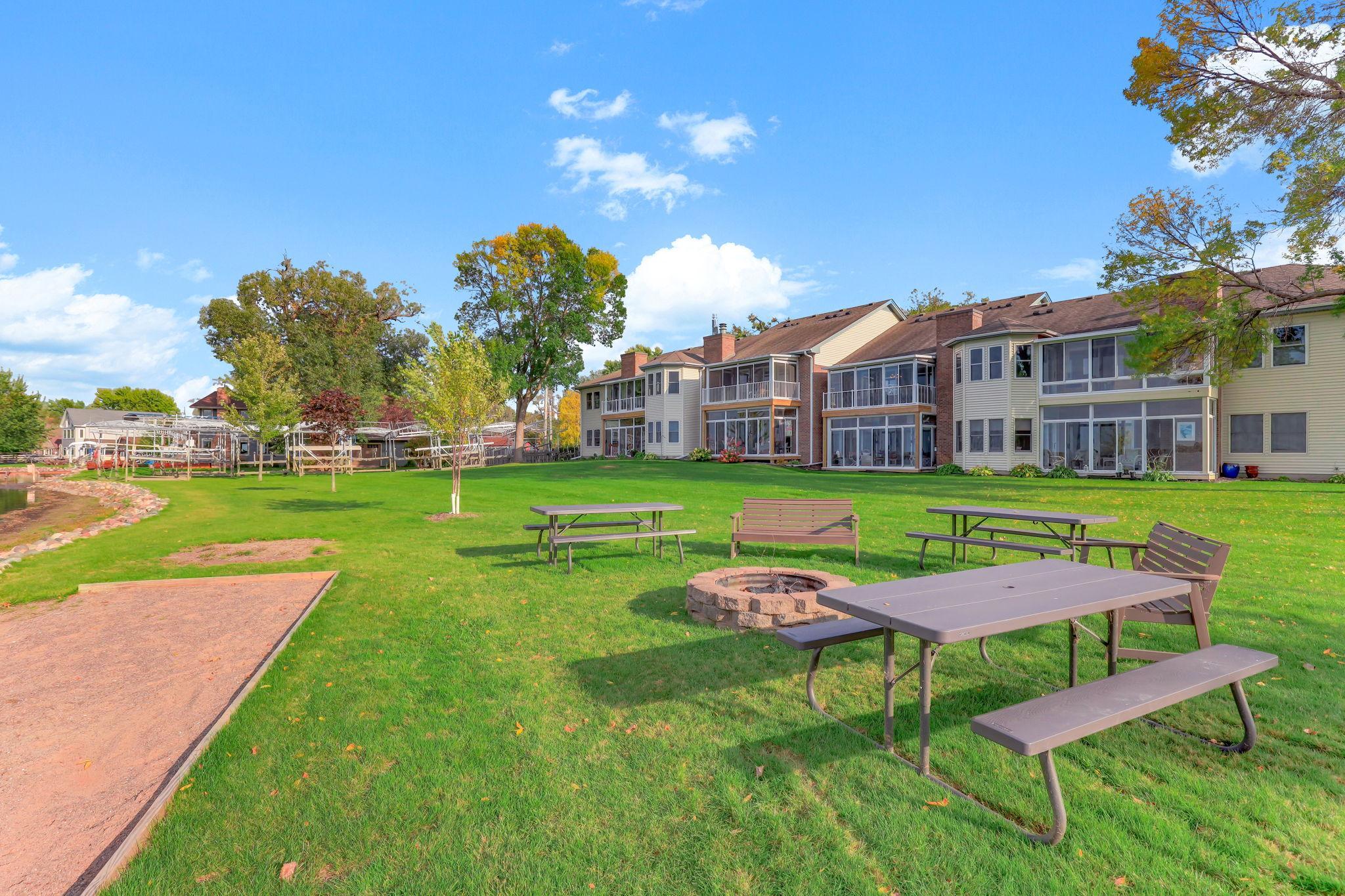 38-web-or-mls-887-8th-Ave-SE-unit-d-38.jpg