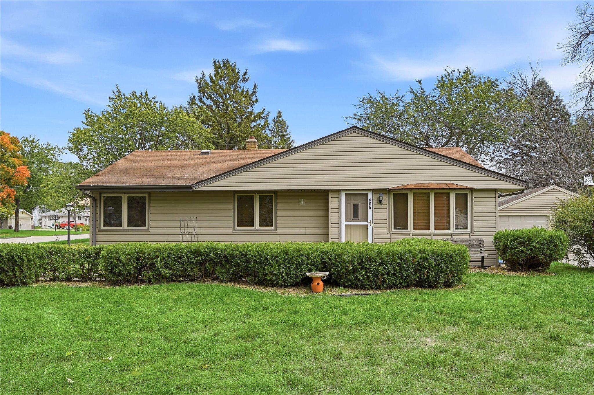 This wonderful rambler in South White Bear Lake offers 5 bedrooms and 2 bathrooms