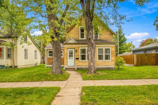 637 3rd Avenue SW, Cambridge, MN 55008
