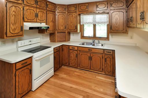 Lots of cabinet space with 42 inch uppers.
