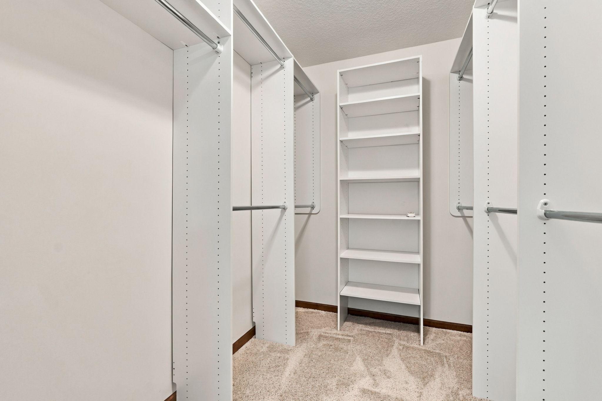 37-web-or-mls-6813 67th St-37.jpg