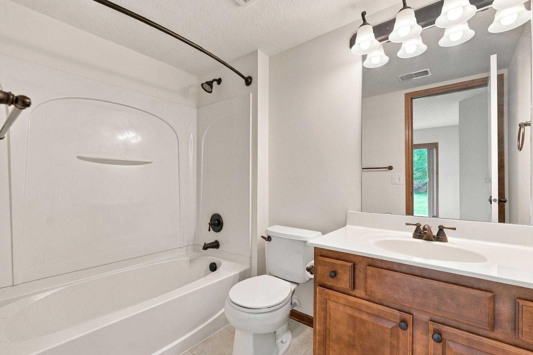 54-web-or-mls-6813 67th St-54.jpg