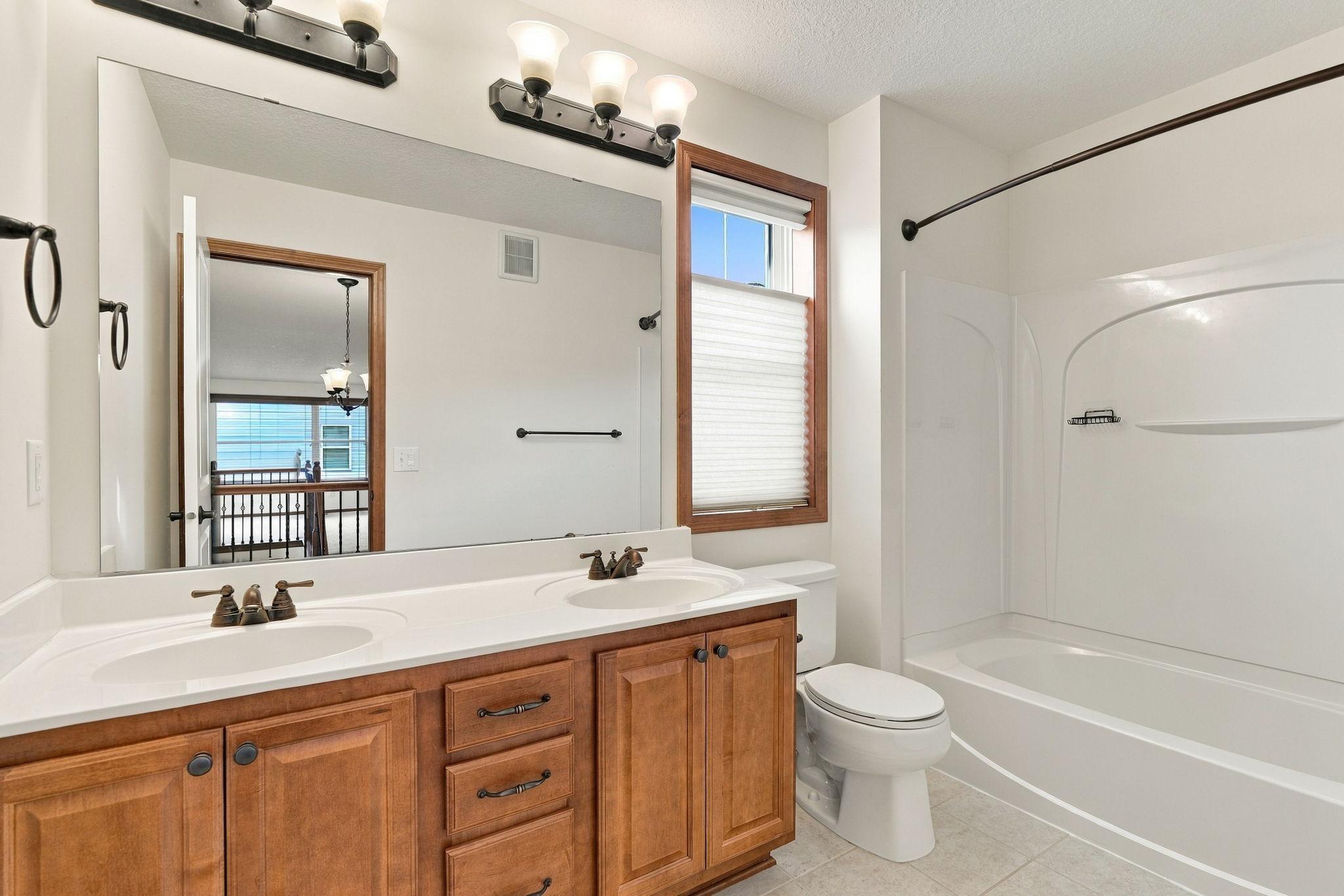 40-web-or-mls-6813 67th St-40.jpg