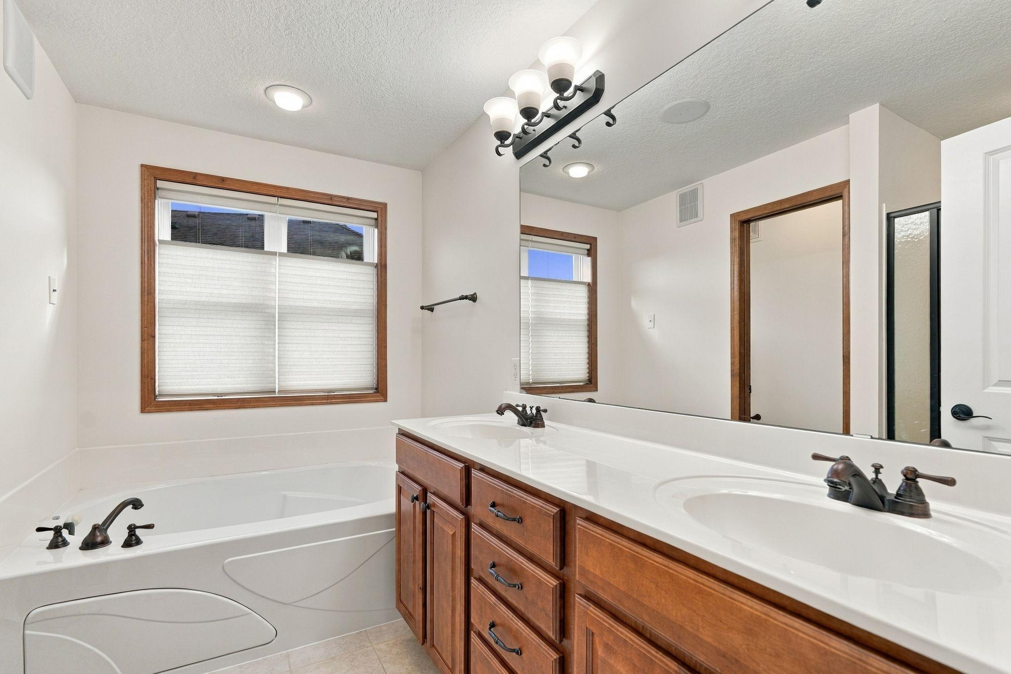 38-web-or-mls-6813 67th St-38.jpg