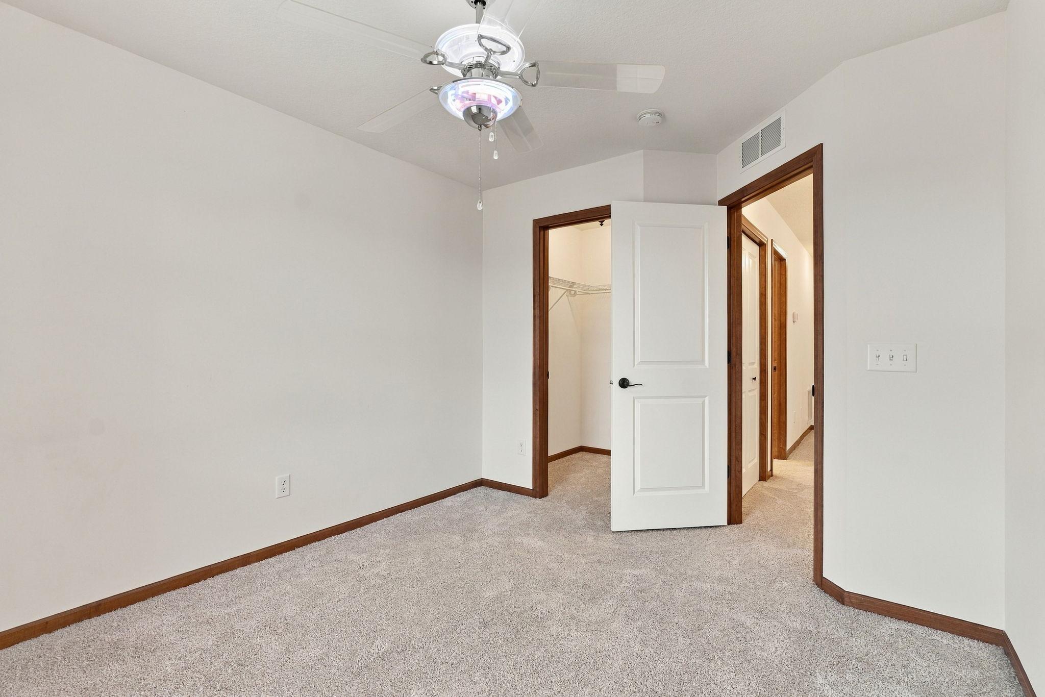 43-web-or-mls-6813 67th St-43.jpg