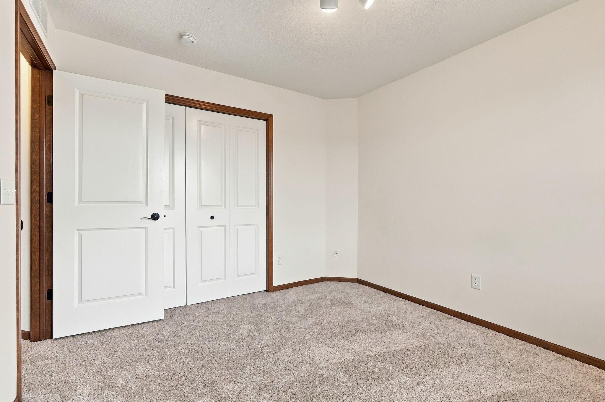 46-web-or-mls-6813 67th St-46.jpg