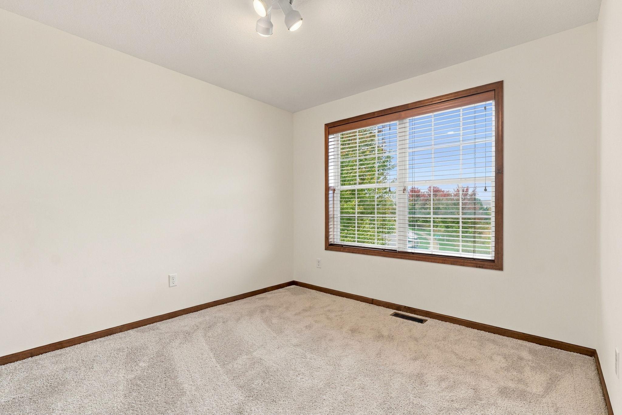45-web-or-mls-6813 67th St-45.jpg