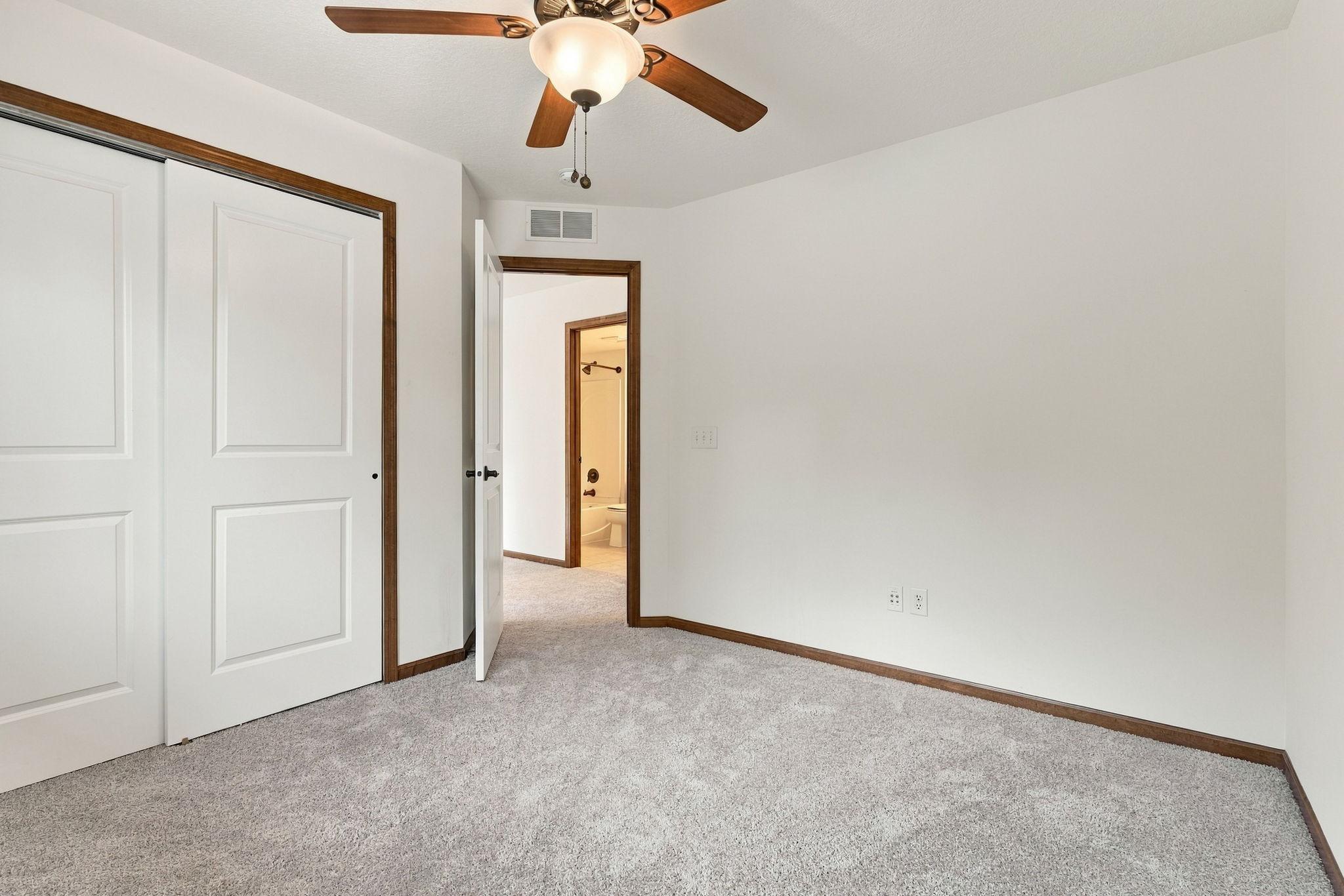 51-web-or-mls-6813 67th St-51.jpg