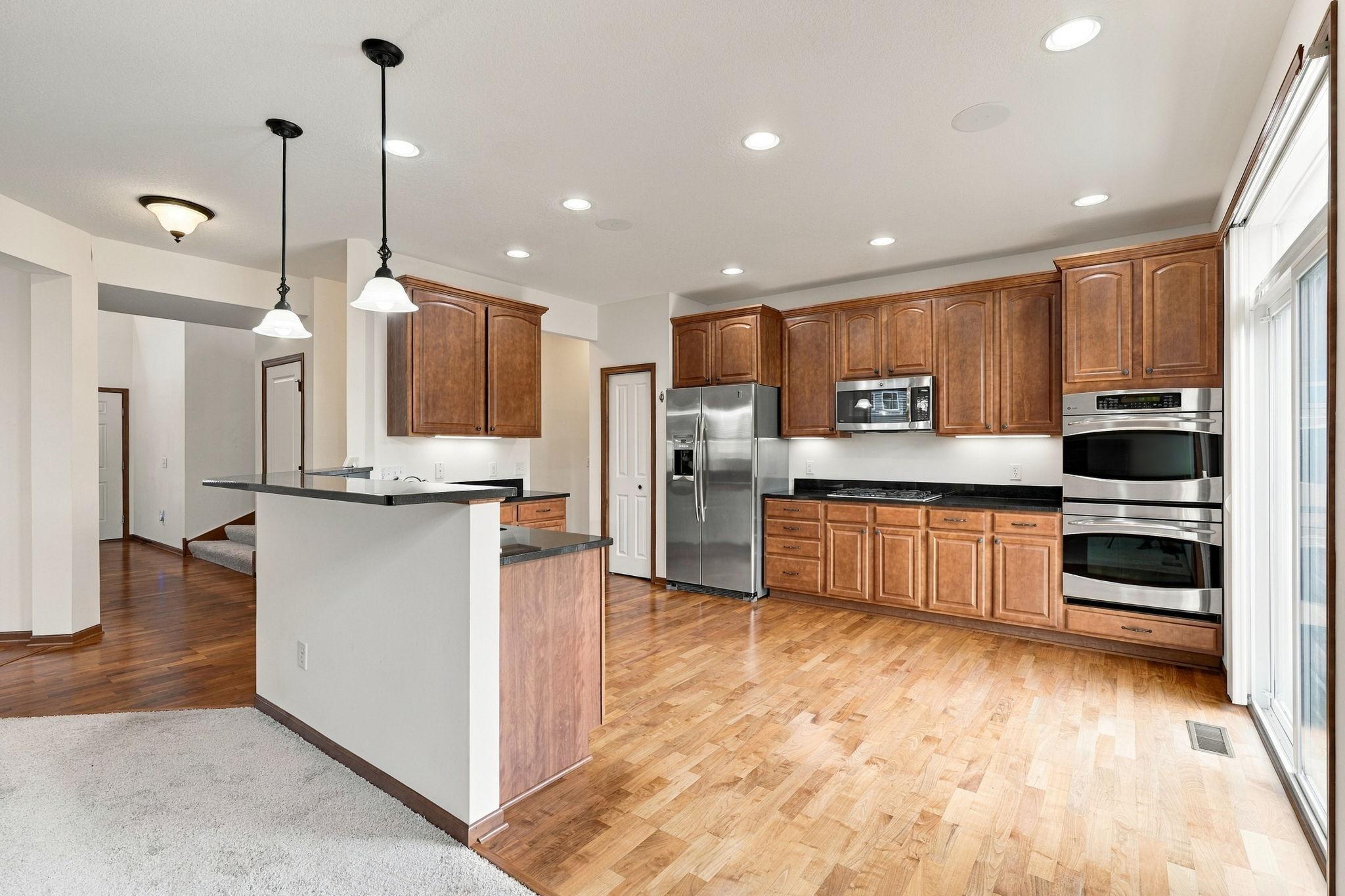 18-web-or-mls-6813 67th St-18.jpg