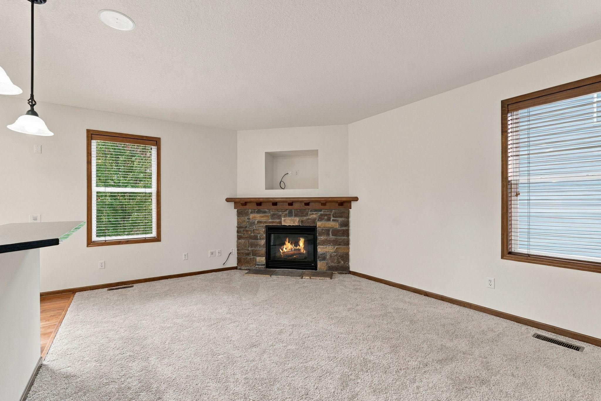 15-web-or-mls-6813 67th St-15.jpg