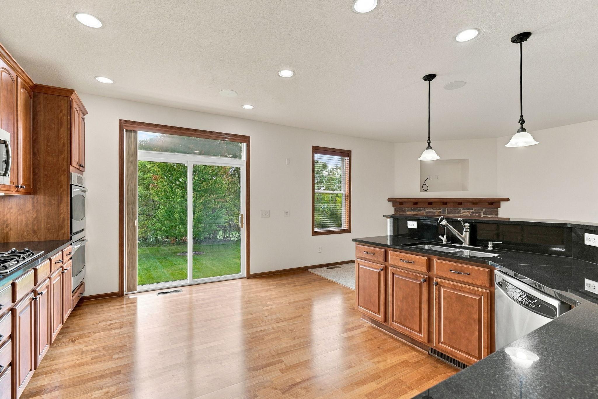 21-web-or-mls-6813 67th St-21.jpg