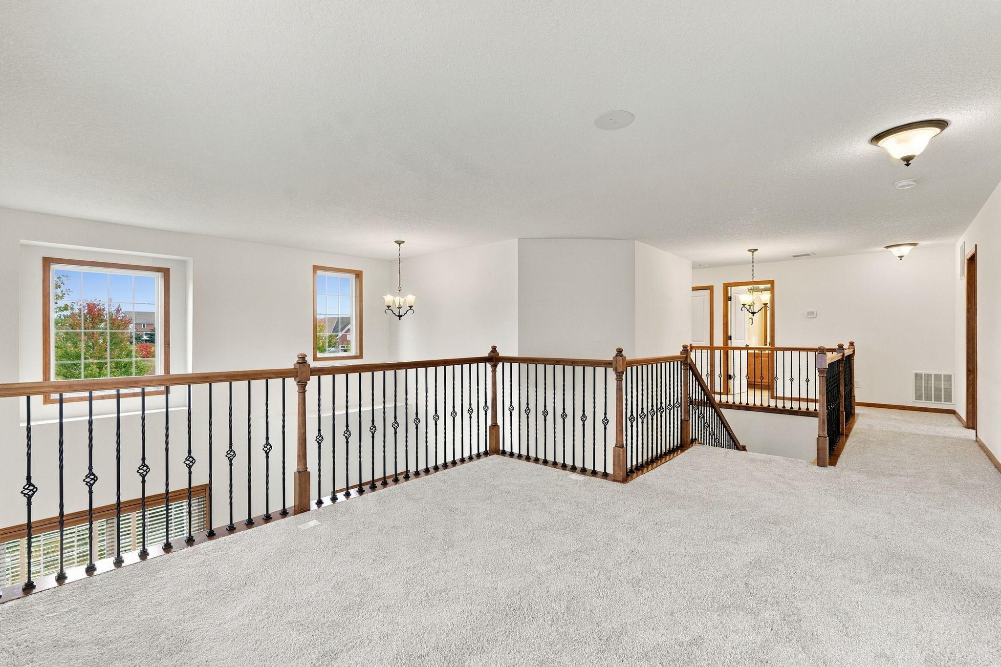 28-web-or-mls-6813 67th St-28.jpg