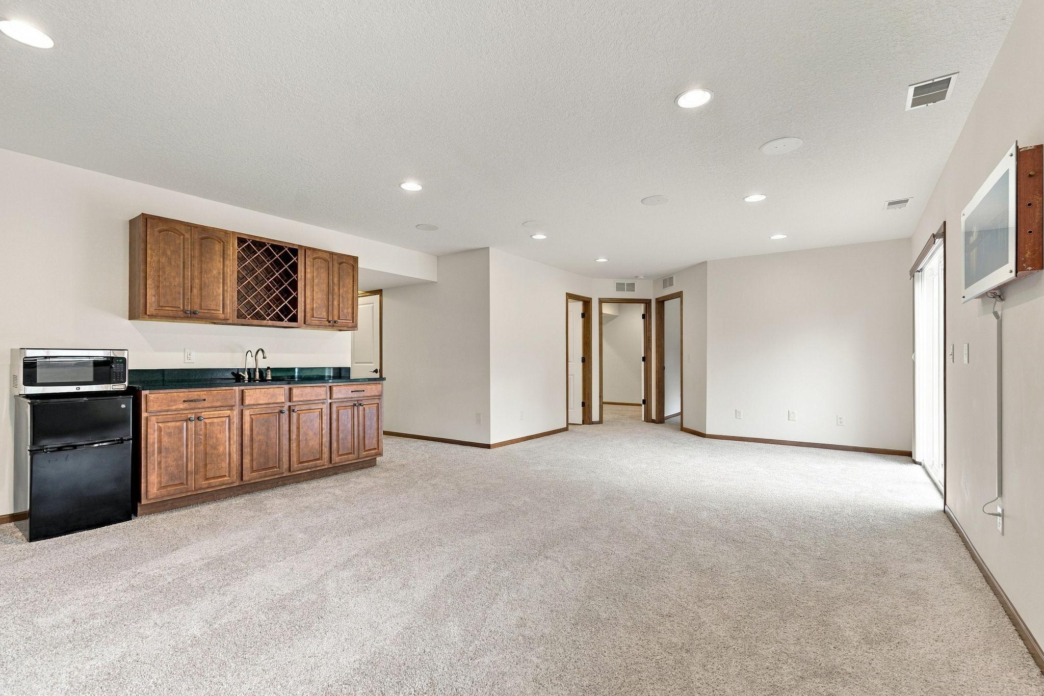 48-web-or-mls-6813 67th St-48.jpg
