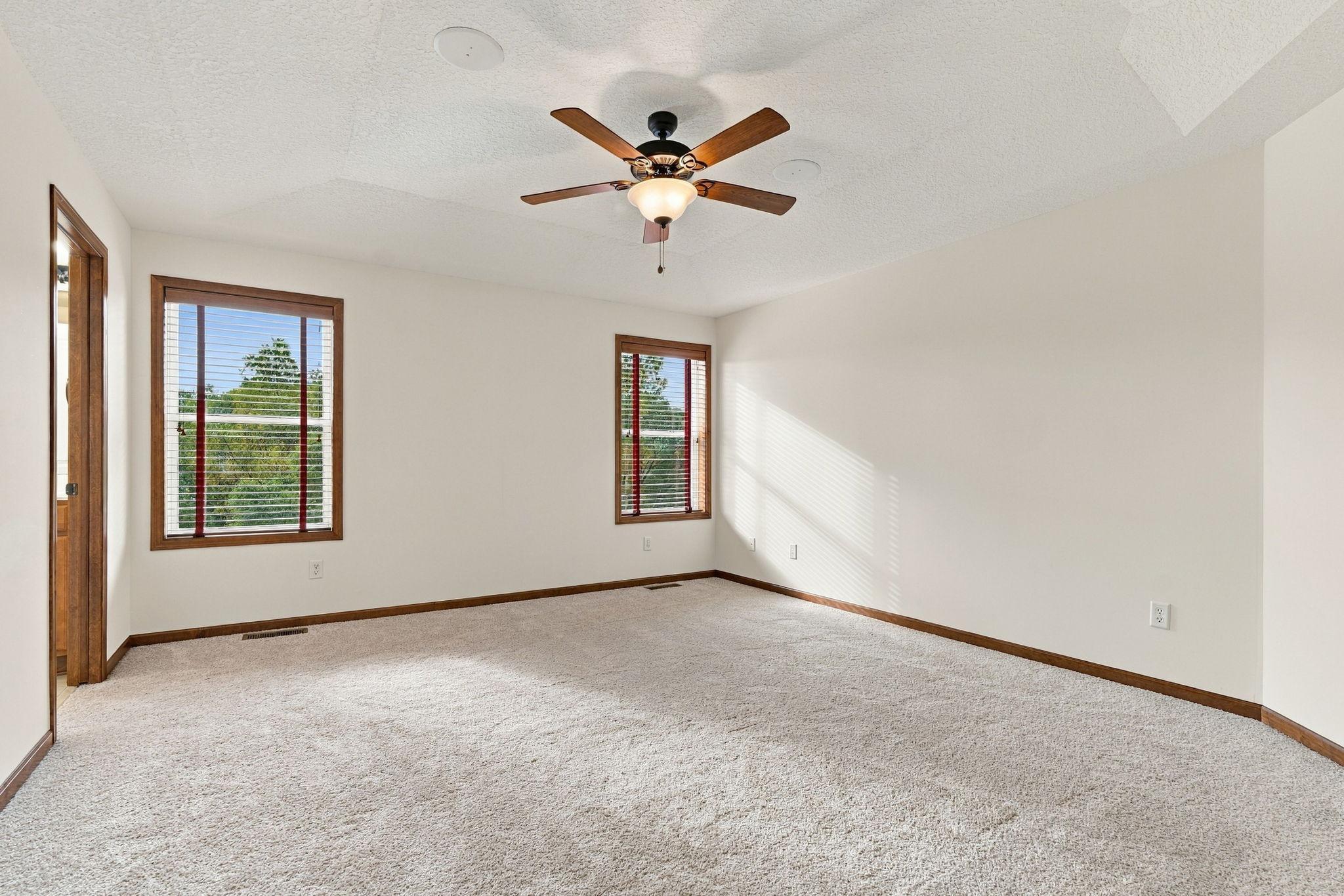 34-web-or-mls-6813 67th St-34.jpg