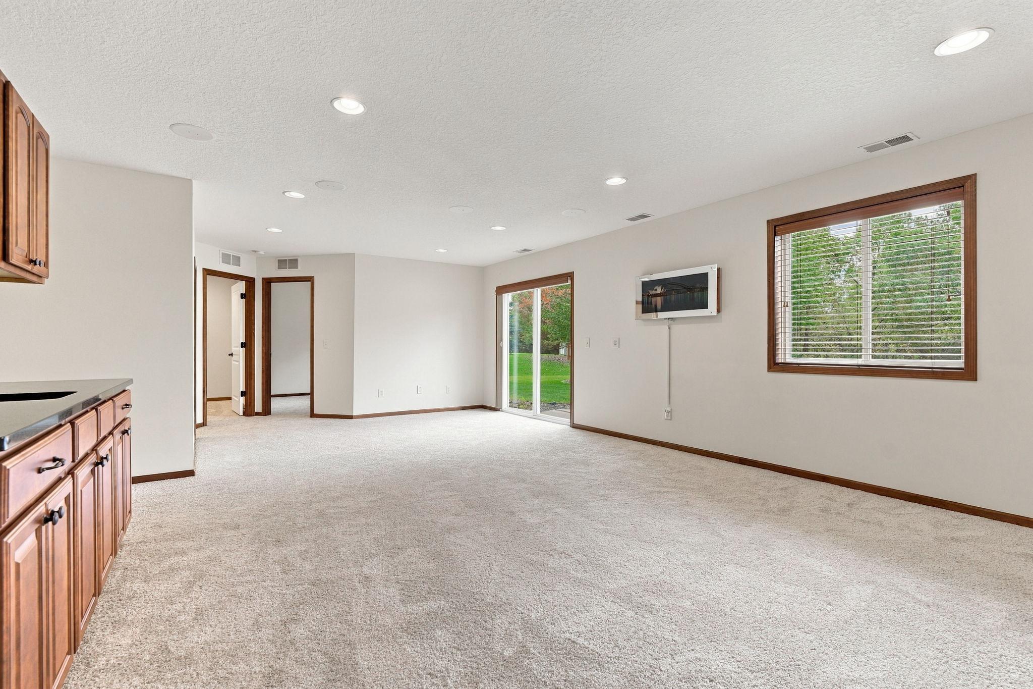 47-web-or-mls-6813 67th St-47.jpg
