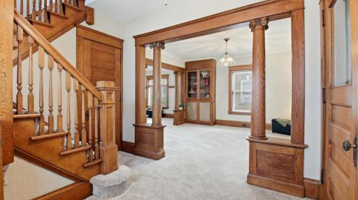 Wood paneled doors, columns, stairwell, built in shelves. In addition, new paint and carpet! Wonderful!