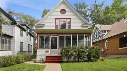 Welcome to 820 5th Ave SE, a fantastic place to call home!