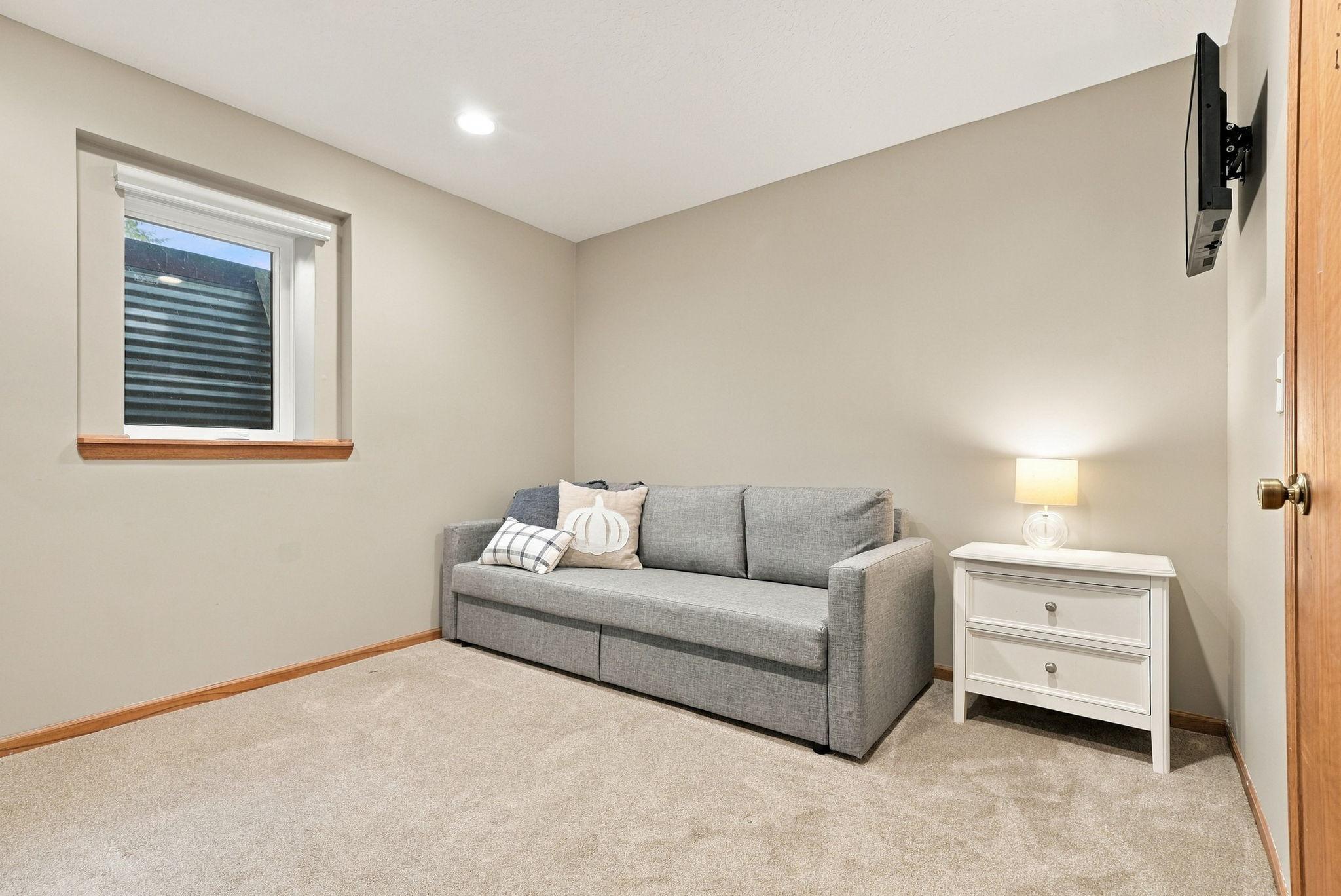 Fifth bedroom